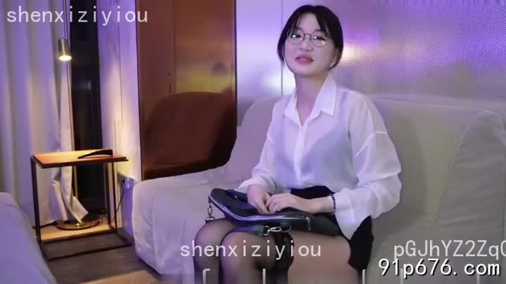标题: 眼镜妹真单纯！陪老板去马来西亚当当翻译被算计了收藏: 666作者: #shenxiziyiou 关键词: #眼镜 #妹真 #单纯 #老板 #马来西亚 #当当 #翻译 #算计