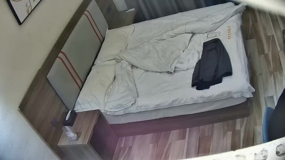 安防酒店偷拍精品 抖音颜值男主播约炮坐飞机远道而来的美女粉丝做爱时对白非常淫骚