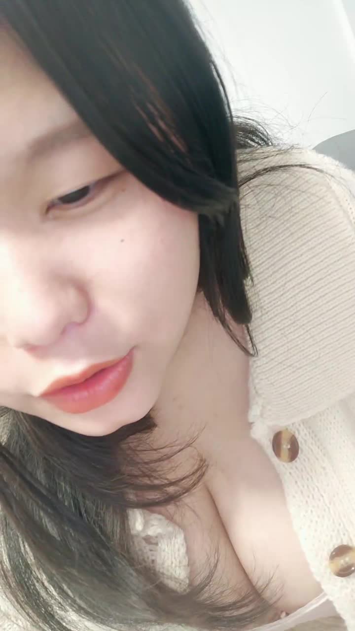 #18岁e奶学妹 超级大奶子~速游VPN跑满千兆只做最快