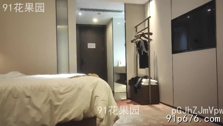标题: 字母圈阿姨和她的闺蜜双飞各种调教嗨翻天收藏: 558作者: #91花果园 关键词: #字母 #阿姨 #闺蜜 #双飞 #调教 #翻天