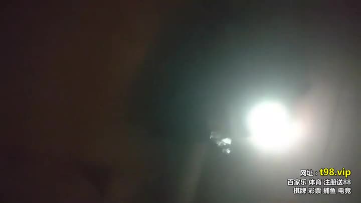 【站街女探花达人】城中村中寻觅站街女便宜实惠又泻火干苗条少妇幽暗房间内春光无限~1