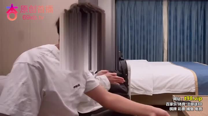 【探花鬼脚七】约操网红脸极品蜜桃肥臀学妹兼外围