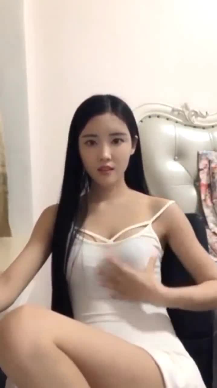 很标致的清纯美女自慰诱惑 #国产 #自拍 #自慰 #少妇