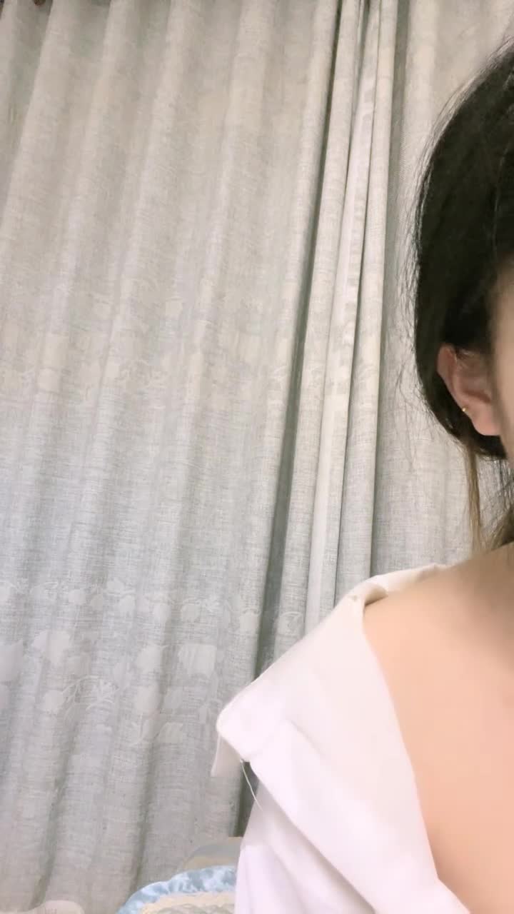 #南巷猫 性感尤物大奶美女！假屌吸在桌子上骑坐！猛捅骚穴流白浆，浴室摸穴喷水星濠娱乐城首存包赔二选一