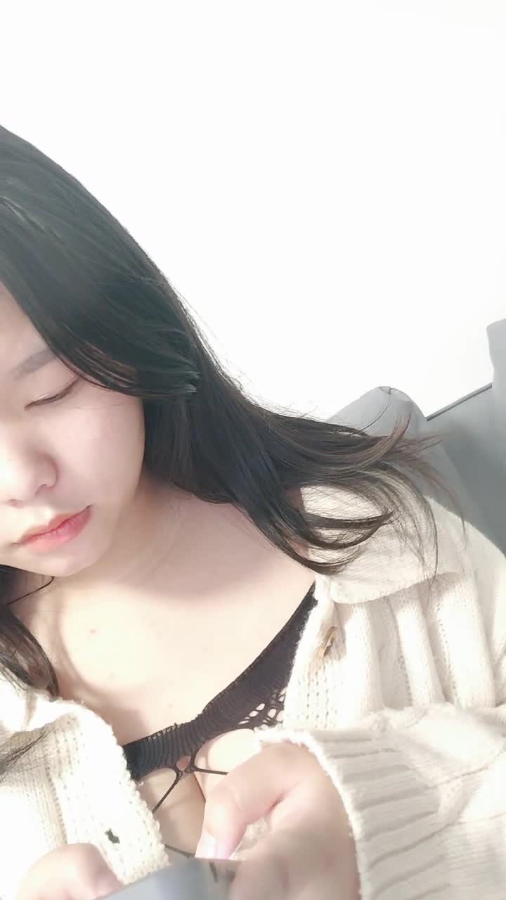 #18岁e奶学妹 超级大奶子~速游VPN跑满千兆只做最快