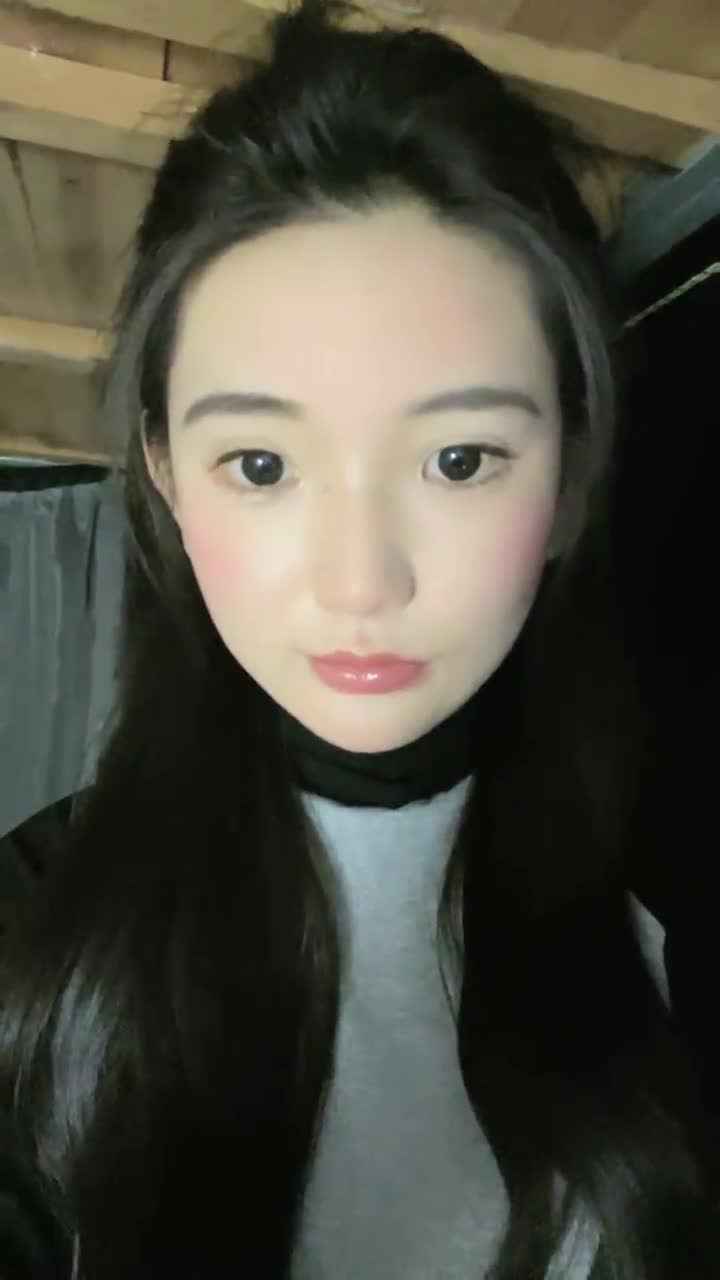 #大二学妹 G奶校花下海~纯到爆炸，【大二学妹】，宿舍脱光，天然白虎馒头穴，小穴超肥，奶子又大又软速游VPN跑满千兆只做最快