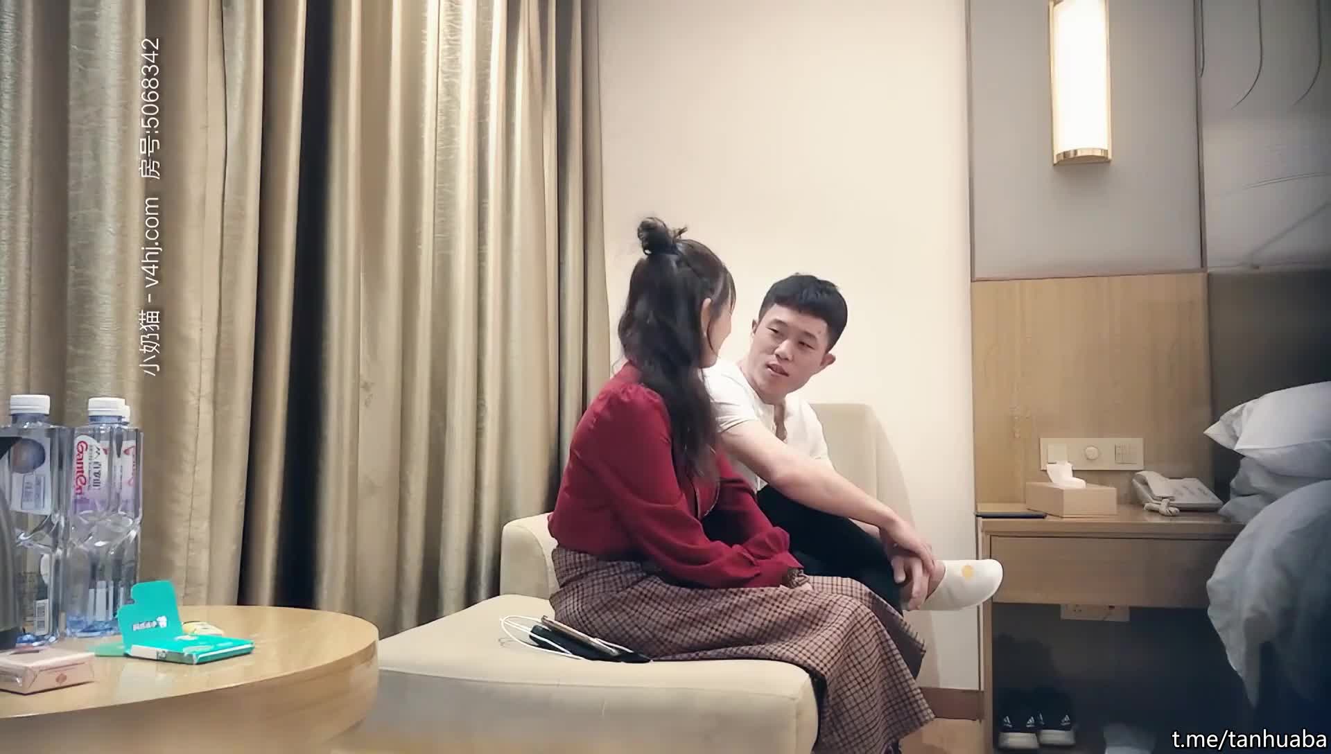 【#七天极品探花】极品女神，罕见美乳又大有粉，鲍鱼干净粉嫩水多，淫荡温柔风情万种，激情啪啪劲爆刺激#七天探花白虎妹