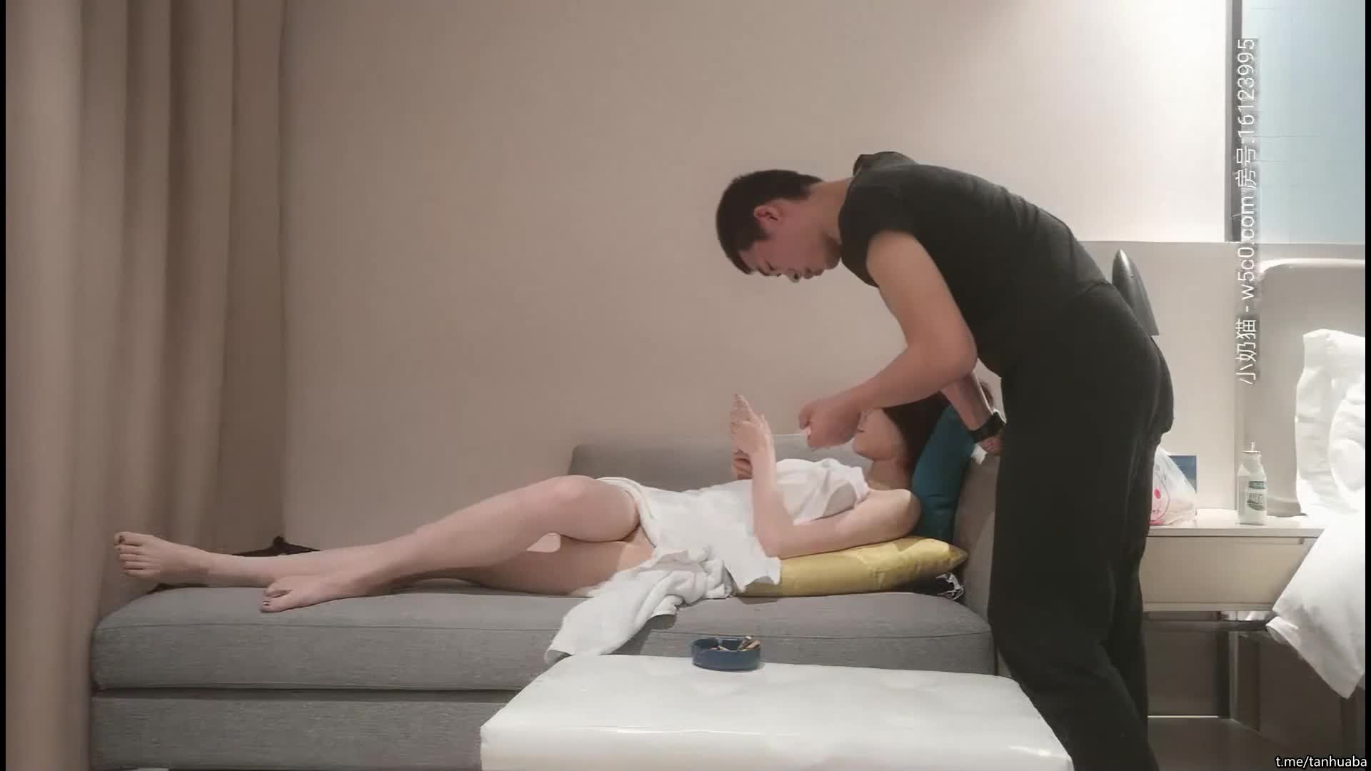极品短发女神返场，魔鬼身材肤白如玉，粉嫩鲍鱼AV视角沙发啪啪(第二炮无套】
