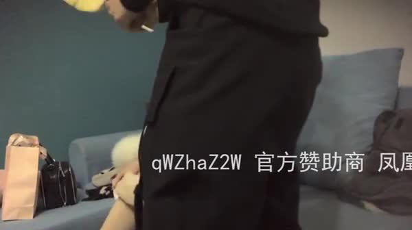 黑丝熟女大奶阿姨说：你的肉棒太大了，太大了。点此查看更多