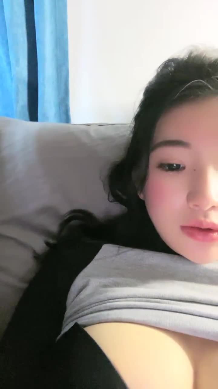 #大二学妹 G奶校花下海~纯到爆炸，【大二学妹】，宿舍脱光，天然白虎馒头穴，小穴超肥，奶子又大又软速游VPN跑满千兆只做最快