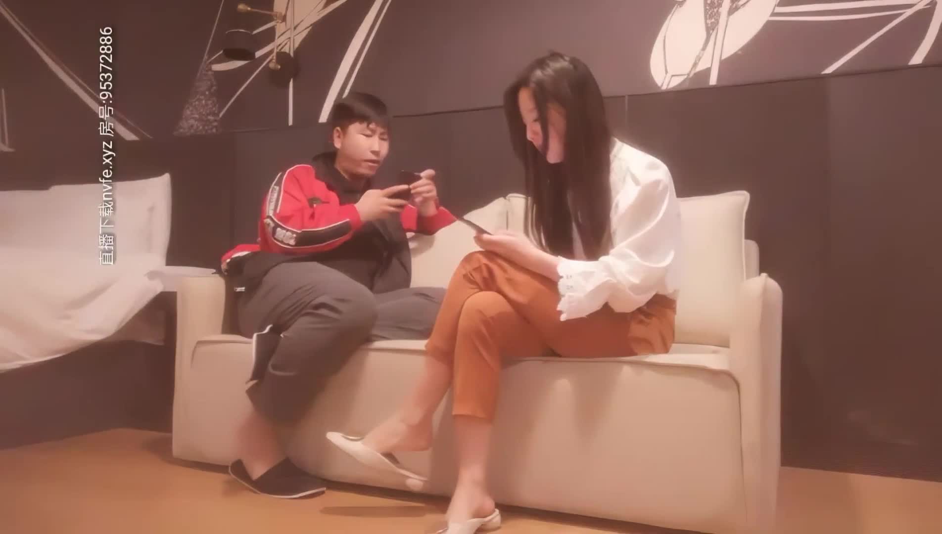 白衣少妇小宝想亲亲疫情期间请自重，高端外围女神，甜美身材棒，粉嫩美乳激情啪啪