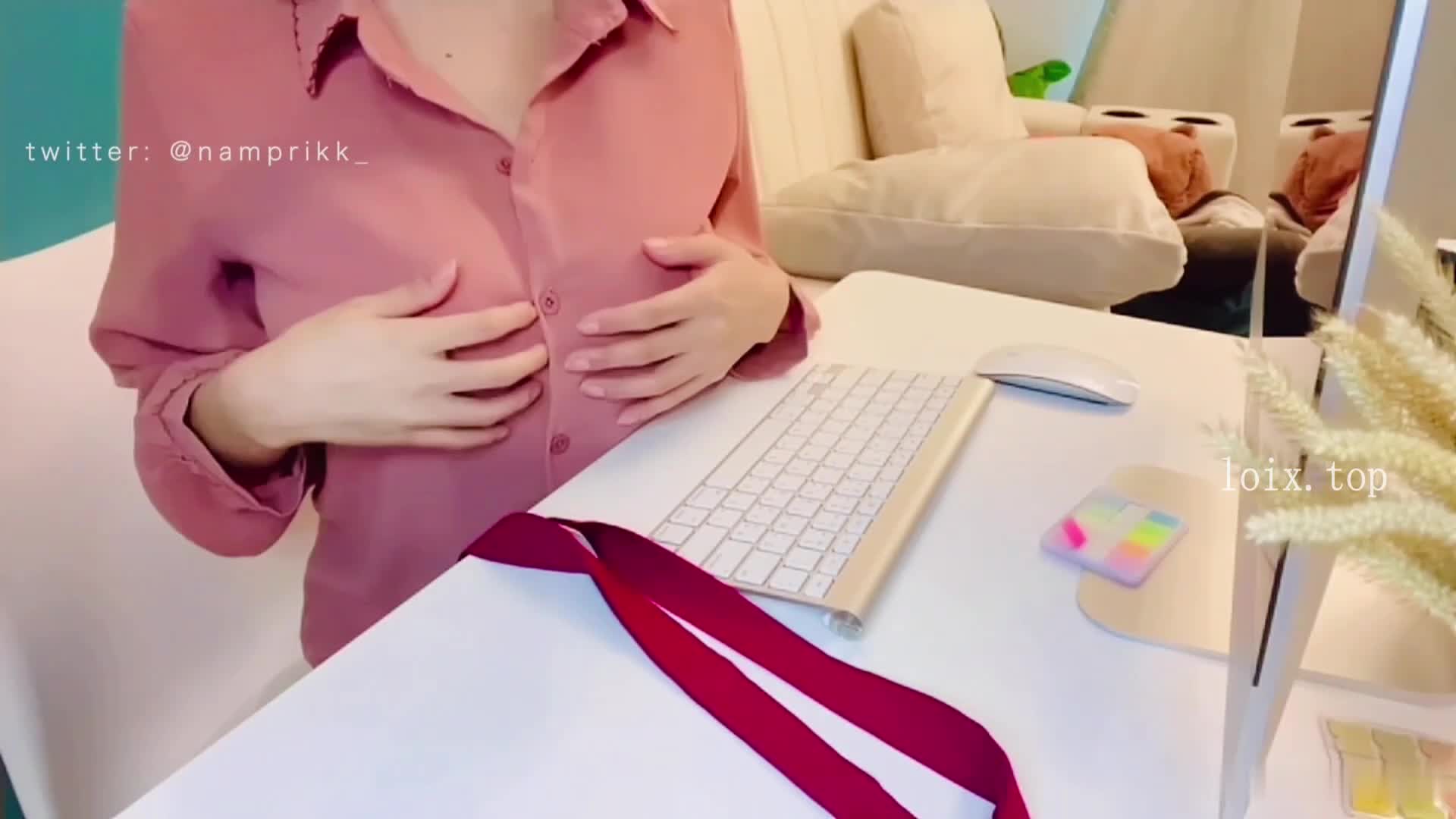 #Npxvip #福利姬 #onlyfans 巨乳放在电脑桌上自慰#Npxvip #福利姬 #onlyfans