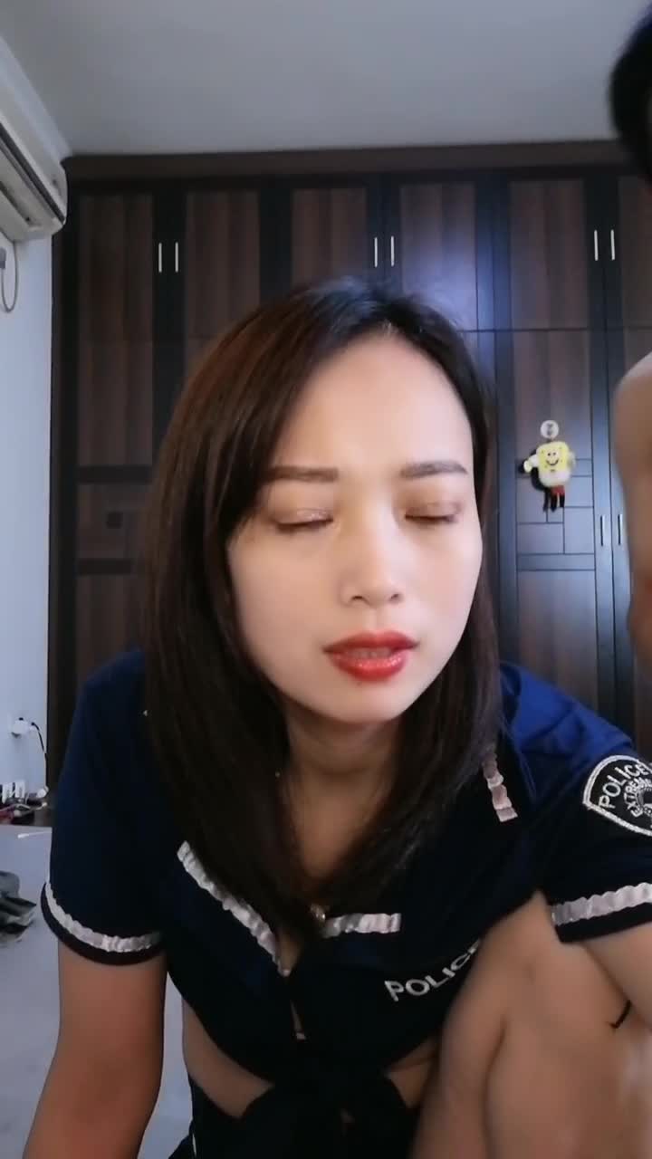 #直播 真实小夫妻居家大秀 ，气质甜美一线天少妇