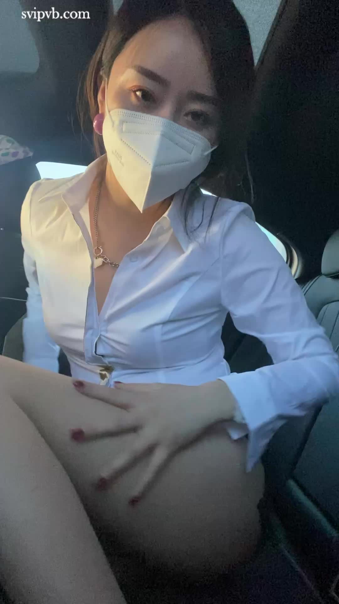 为了刺激 极品少妇车内撕开丝袜玩具塞进去自慰淫叫 还要观察外面的情况 真够骚的速游VPN跑满千兆只做最快