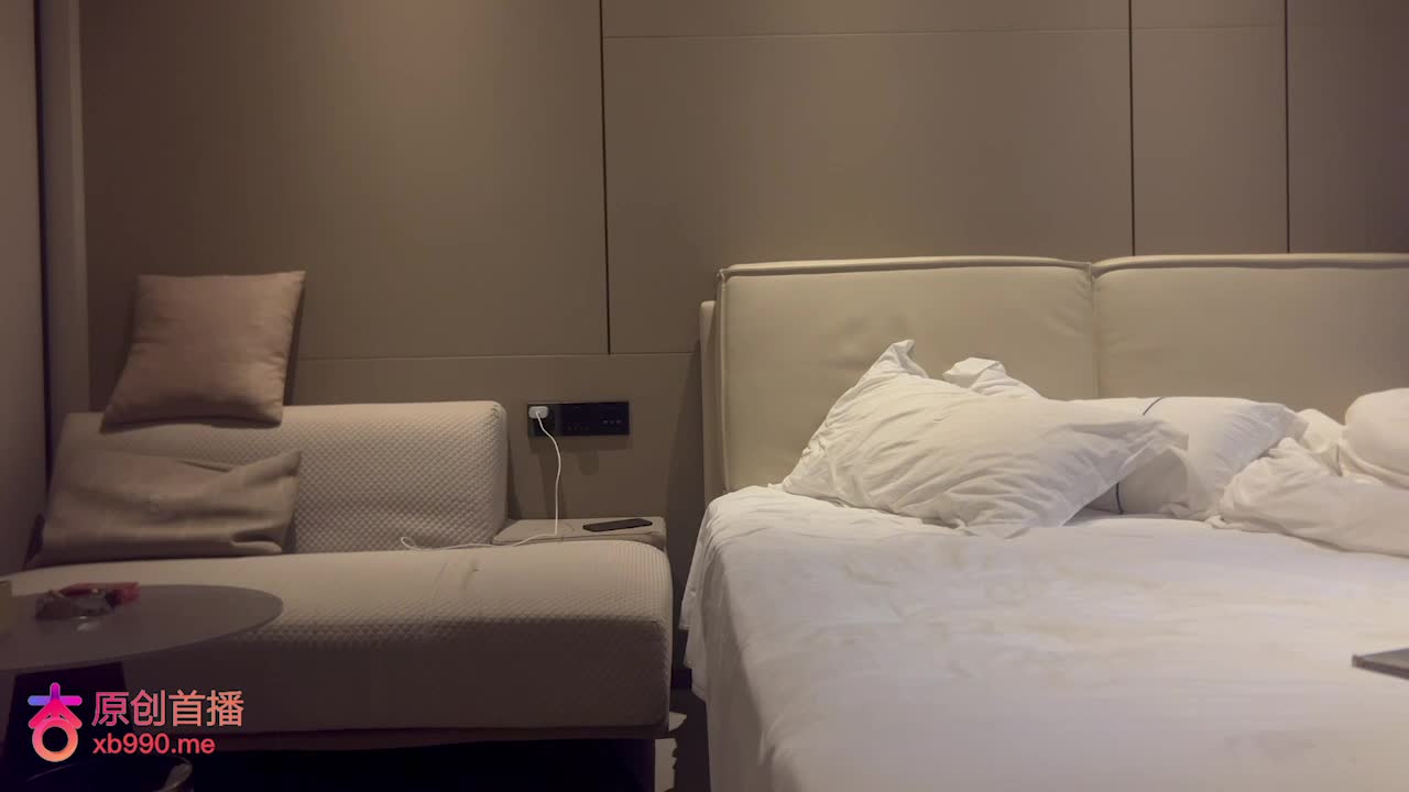 #建材王哥 #杏吧探花约了个街舞社的妹子, 身材特别好而且匀称, 五官精致皮肤好, 腿又直又长, 柔韧性极好