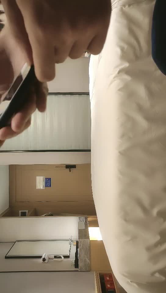 #小马丶寻花 08-30约大奶花裙少妇啪啪，少妇乐开花超近距离掰穴，乳交舔屌戴套骑乘，扶着大屁股后入猛操点此查看更多