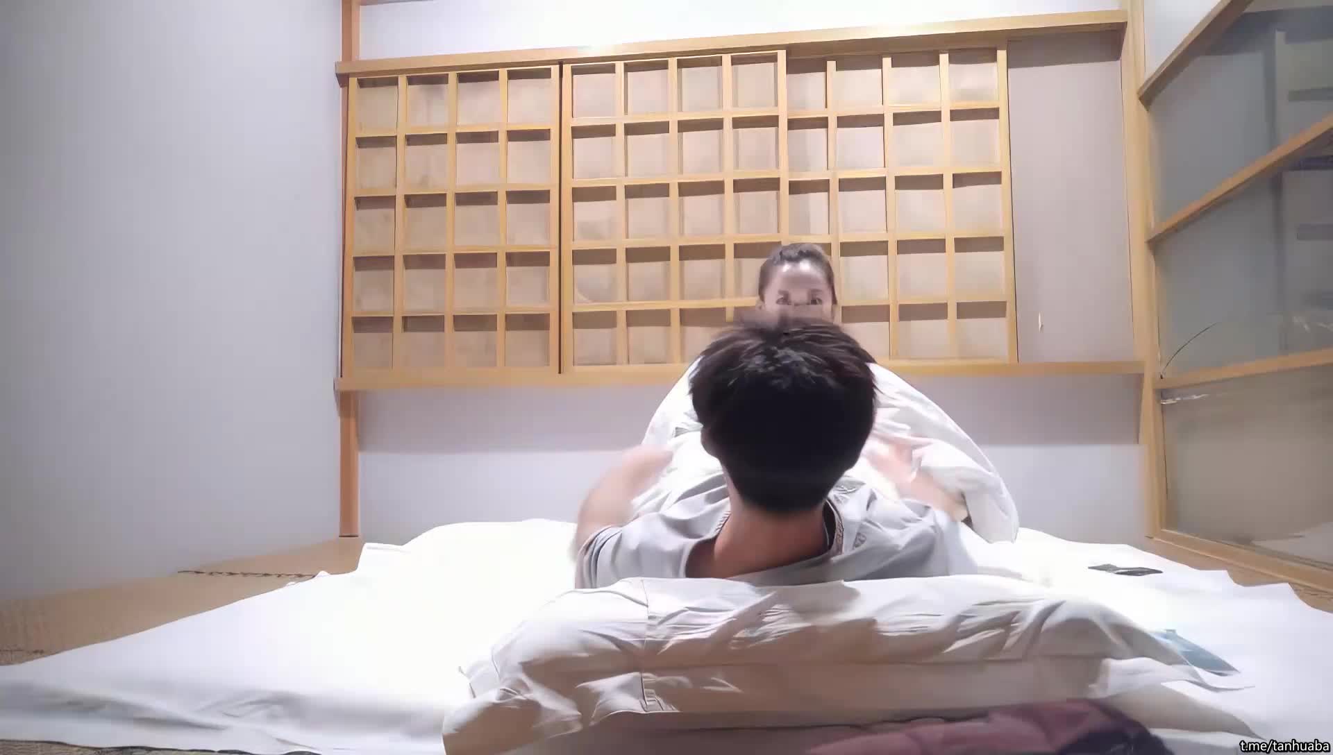 颜值不错的俏丽小少妇，苗条温柔，花式啪啪，圆润翘臀女上位各种姿势玩的溜