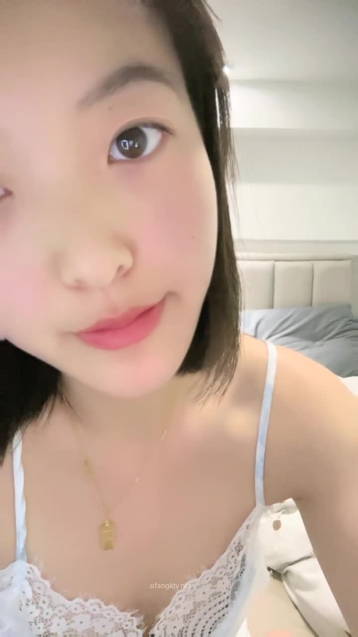 #04艺校学生 反差女神商场买保险套，裹上跳蛋自慰群内不仅可以找后续和bt资源，还有你想的那种资源