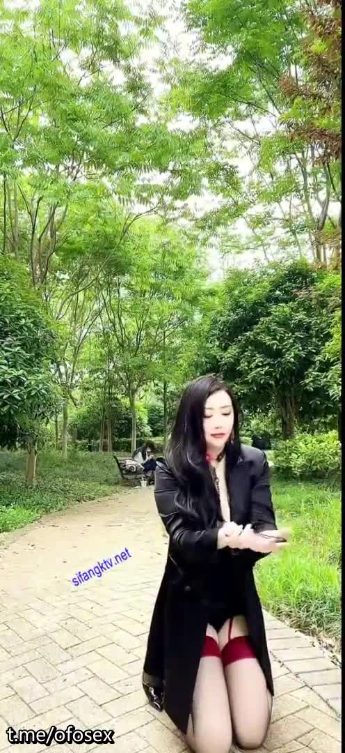 秀人网网红嫩模王婉悠 反差女神 超顶重金幕后花絮流出 主人の服务之肛塞母狗户外露出 跟路人互动调教 蜜臀黑丝无懈可击点此查看更多