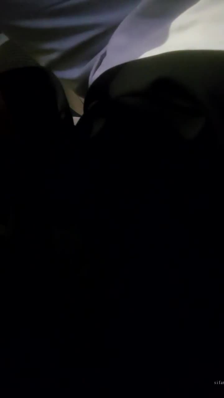 足浴大神探店两个极品技师，一个学生妹萝莉，一个丰满白皙少妇，一边洗脚一边摸探花偷拍专区群内不仅可以找后续和bt资源，还有你想的那种资源