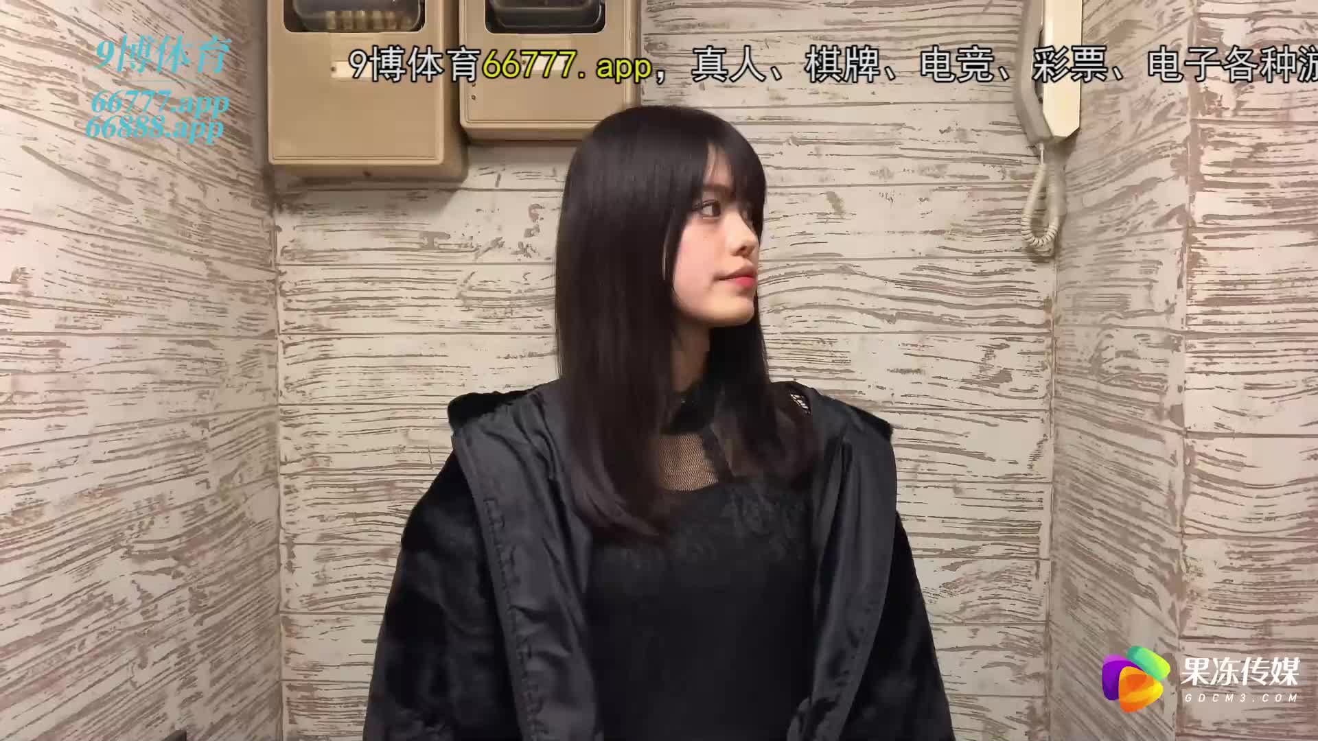 标题：寂寞少婦勾引我 出品：#果冻传媒主演：#美樱标签：#黑丝 #勾引 #口交 #女上位 #高潮 #爆操观感：年少不知少妇好，错把少女当成宝。从后面的特写镜头非常的棒，看的太有感觉了，最后男主鸡把拔出来的时候可以看到女主的小穴已经淫水泛滥了。整理来源：麟烟阁点此查看更多