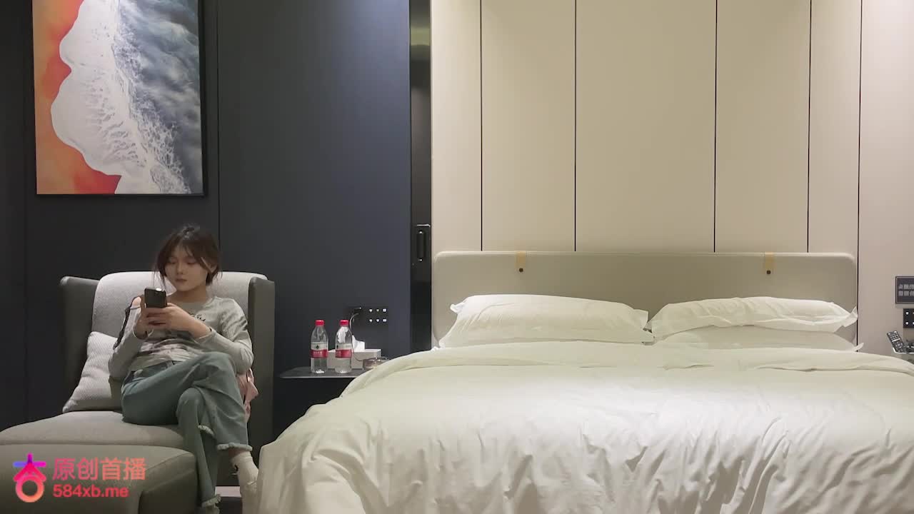 #欧阳克 #杏吧探花约了个高挑可爱甜美型妹子, 看下面毛毛还以为很抗操, 没想到搞到一半还捂着肚子要休息一下, 还说泪花都搞出来了