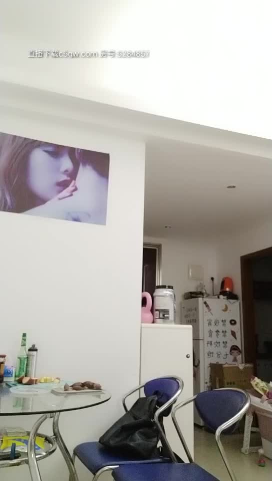 #苏苏 萝莉主播黑丝诱惑闺蜜表弟啪啪 无套内射点此查看更多