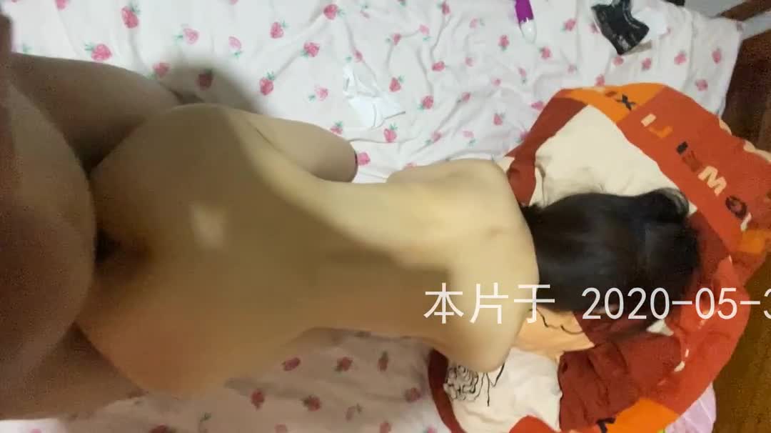 接完老公电话，迷人少妇就脱光挨操了！