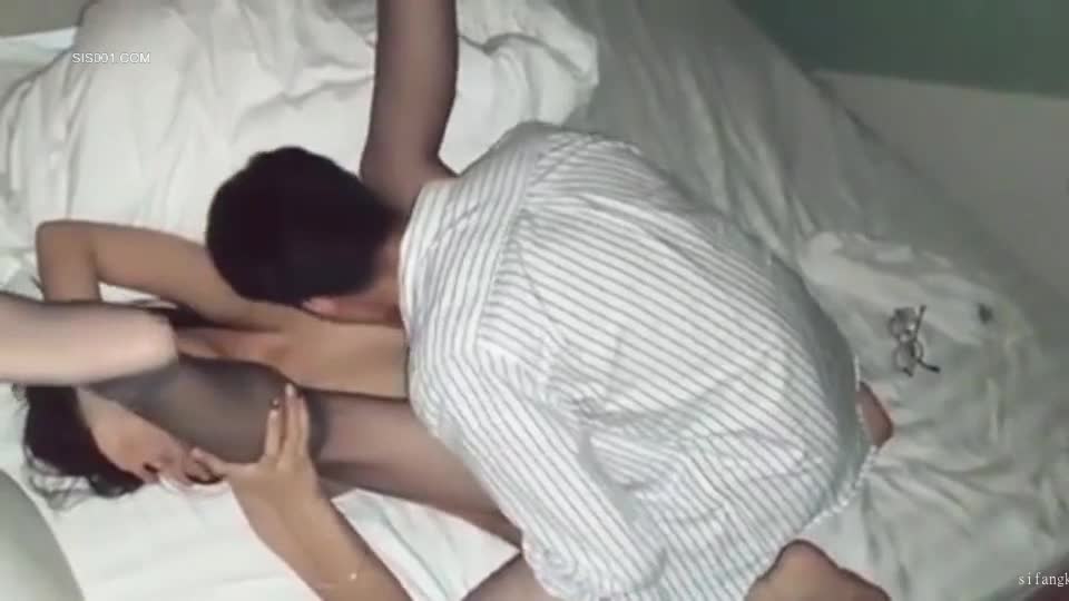 情侣真实啪啪自拍泄密 扛腿猛烈抽插爆裂黑丝 骚货人妻3P前裹后操 完美露脸 高清720P原版点此查看更多