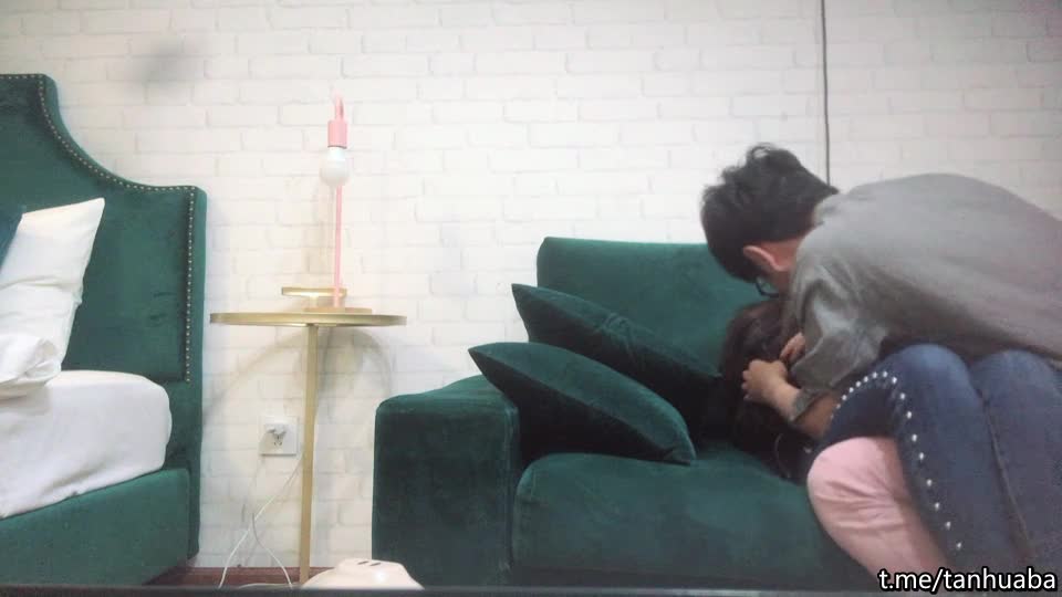 【#熟女丶少妇丶阿姨】04-07韵味十足骚女，透视装红色内衣，超级视角插嘴，扛起腿怼着骚穴爆插，上位骑乘猛插点此查看更多
