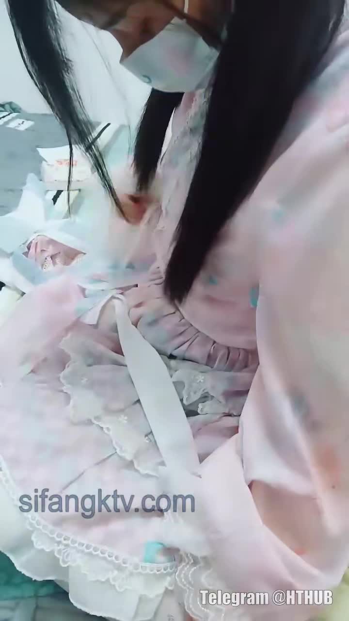 良家处女『洛丽塔』做爱被大叔破处 高颜嫩妹翘臀 插入有弹性猛插内射 #私拍#破处群内不仅可以找后续和bt资源，还有你想的那种资源