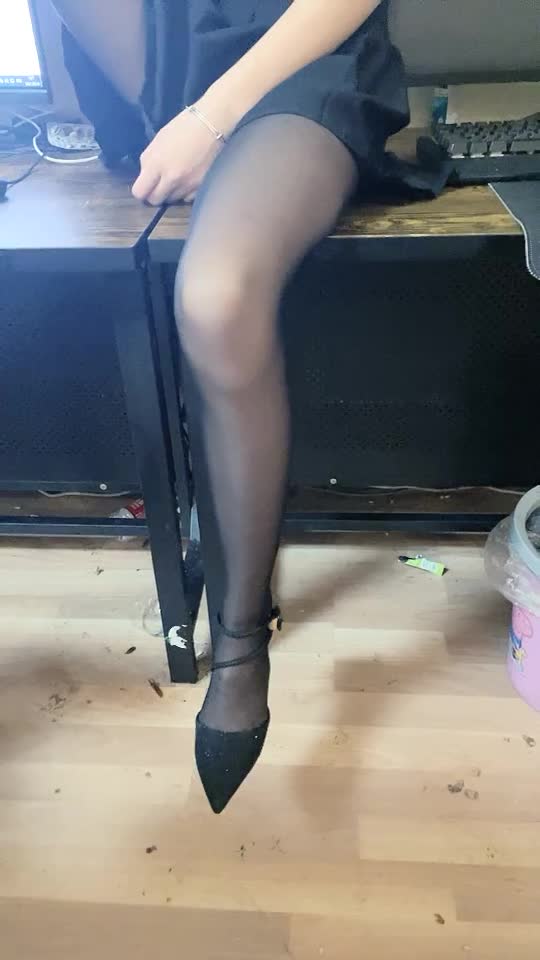#泽美 高跟黑丝JK修长美腿 网吧激战点此查看更多