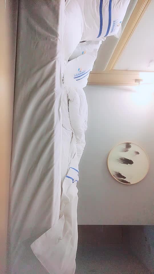【#骚公鸡探花】09-18新晋探花精彩首场，极品小少妇，一对大白兔好挺，暴插一波不射，无怨无悔继续又吹又舔点此查看更多