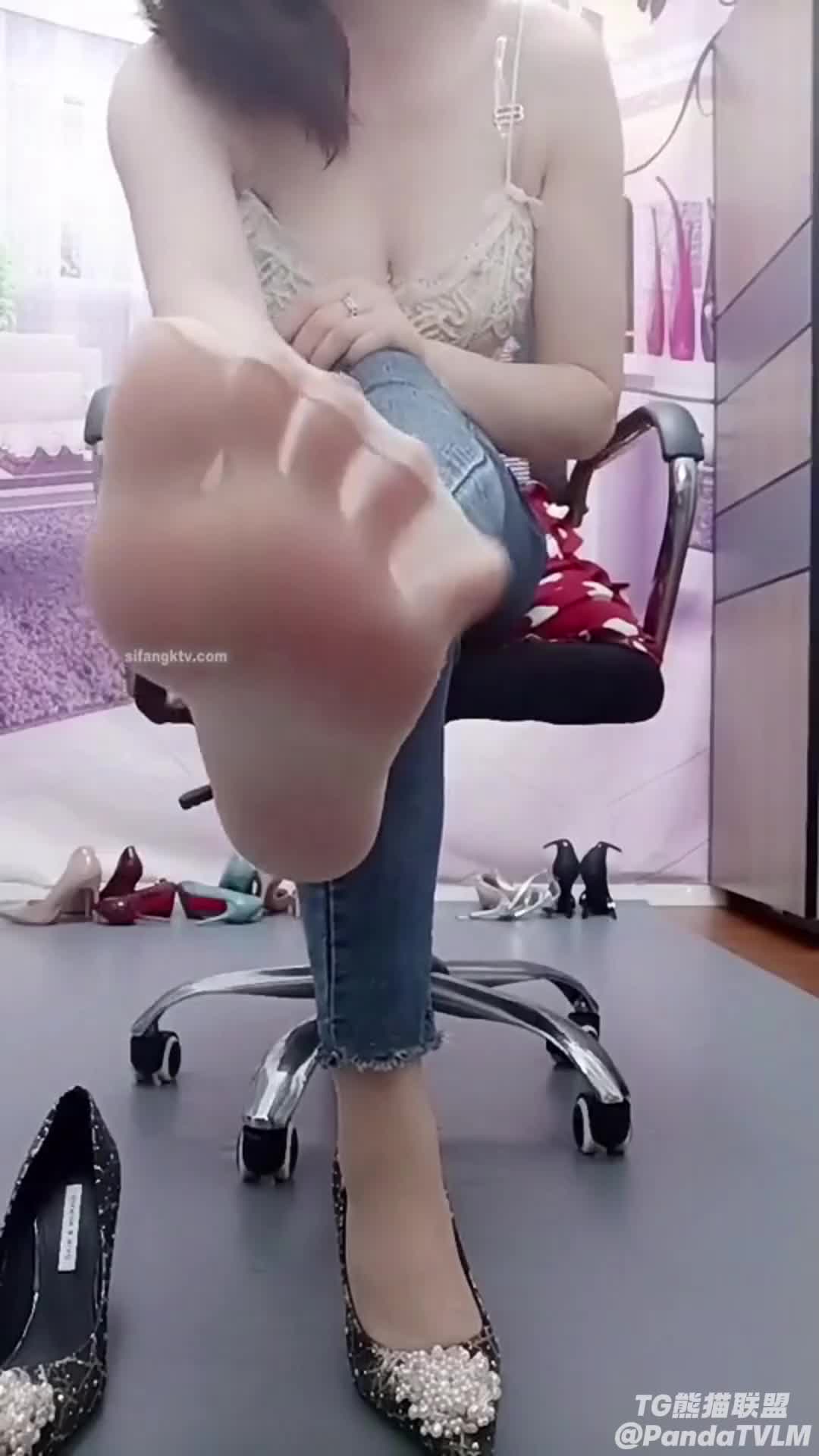 #梅姐 少妇 性感 玉足 挑逗 投稿via速游VPN跑满千兆只做最快
