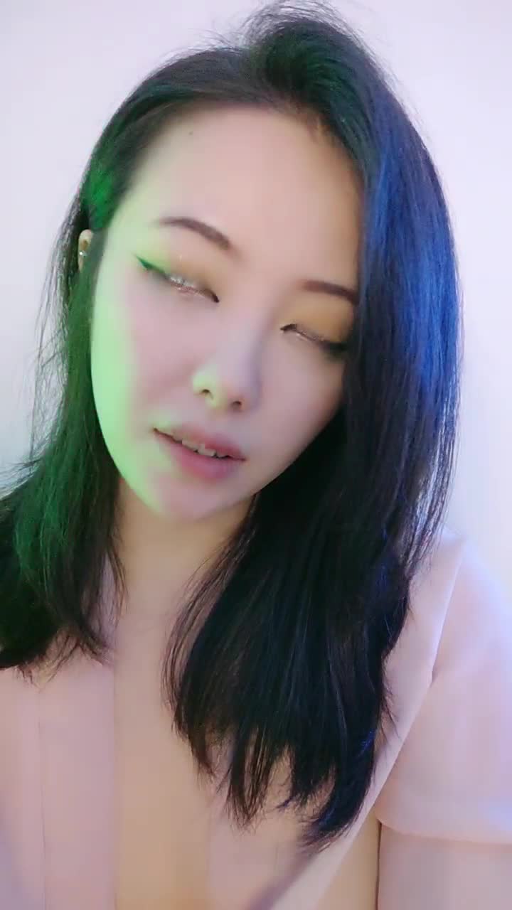 #台湾小飘飘 01-11半糖主播秀【标签: #直播 #学生 #女神 #小姐姐 #小妹妹 #少妇 #人妻 #萝莉 #大奶 #大长腿 #黑丝袜 #口交 #自慰 #跳蛋 #玩具 #露脸 #白虎 #一线天 #潮喷 #喷水 #屁眼 #学妹 #学姐 #调教 #高潮 #裸舞 #脱衣舞】群内不仅可以找后续和bt资源，还有你想的那种资源