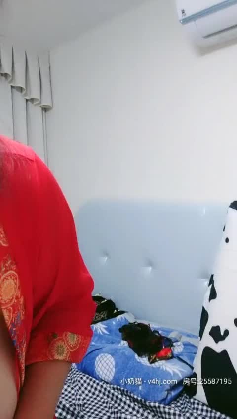 小奶猫：巨乳（美术老师）搜片工具群内不仅可以找后续和bt资源，还有你想的那种资源