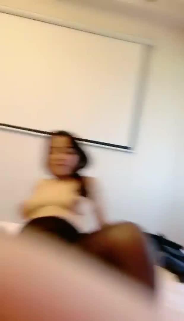 妈妈的乳汁，开档黑丝露脸极品少妇跟大哥激情啪啪，口交足交骚穴特写，各种抽插激情上位，边草边挤奶水刺激点此查看更多