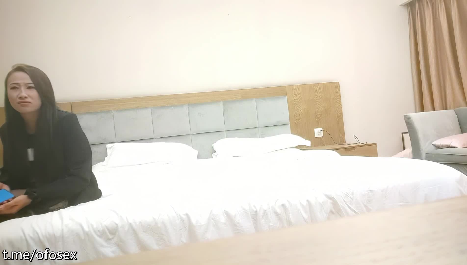 【#哥现在只是个传说】2K画质 小伙深夜约操小少妇，风骚配合，舔脚舔菊花，小骚逼爽歪歪真刺激#探花系列点此查看更多