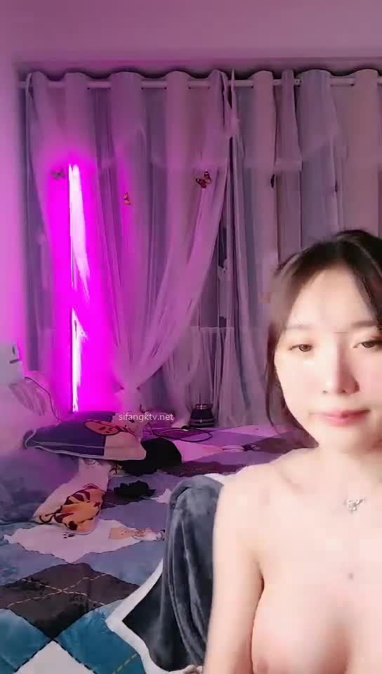 童颜巨乳大学生~裸舞诱惑~跳蛋黑牛喷水群内不仅可以找后续和bt资源，还有你想的那种资源