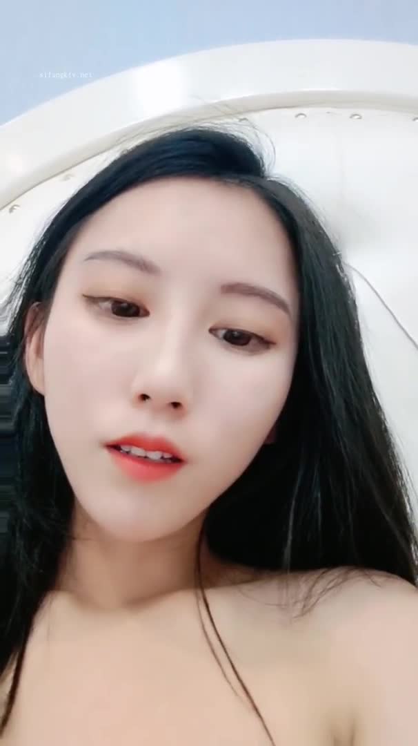 【#柠檬乖乖】高颜值网红女神下海~肤白貌美~美乳肥臀~揉穴自慰~土豪最爱群内不仅可以找后续和bt资源，还有你想的那种资源
