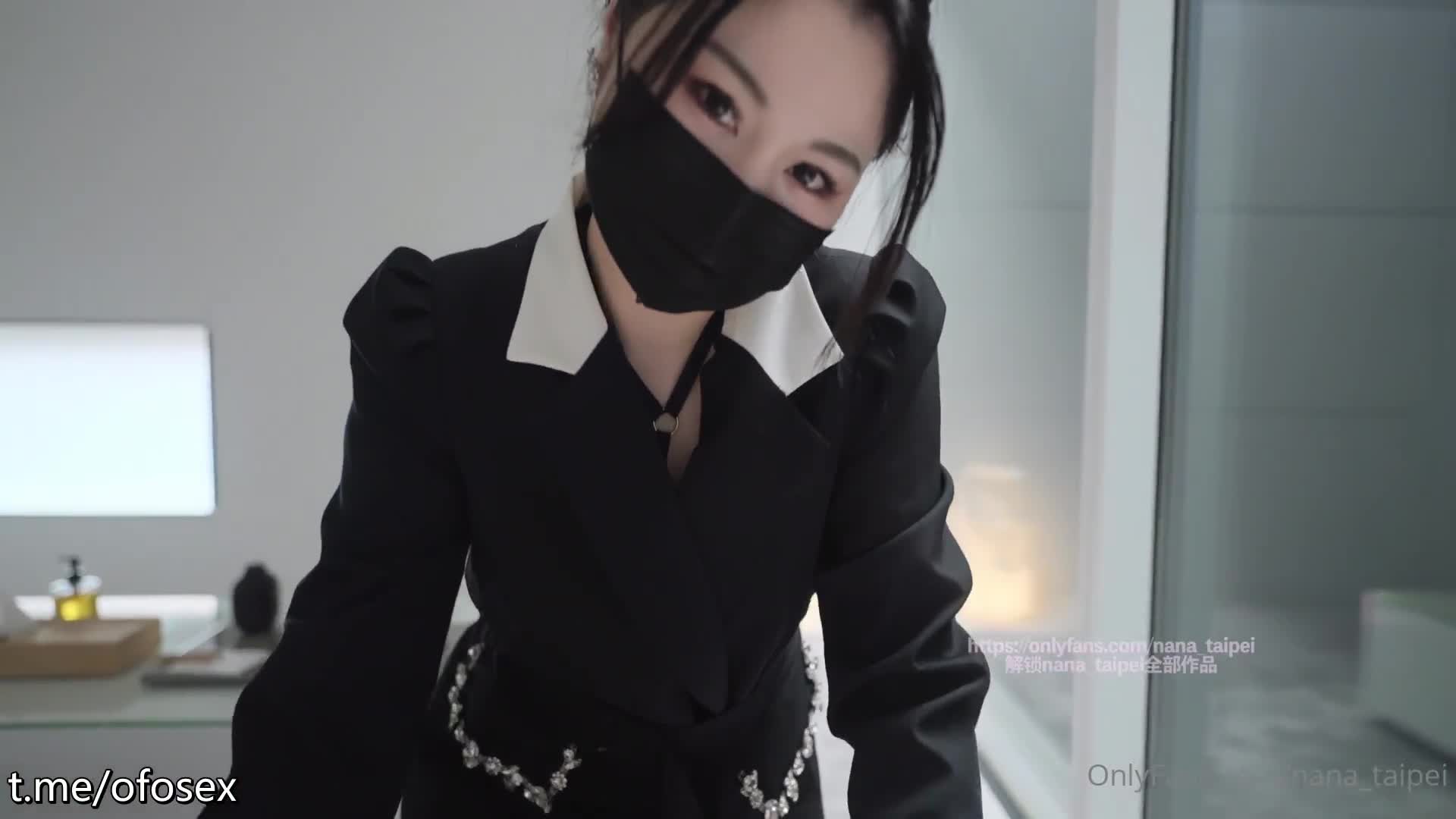 Onlyfans极品白虎网红小姐姐NANA️吊带黑丝-房产经纪人的情趣内衣点此查看更多