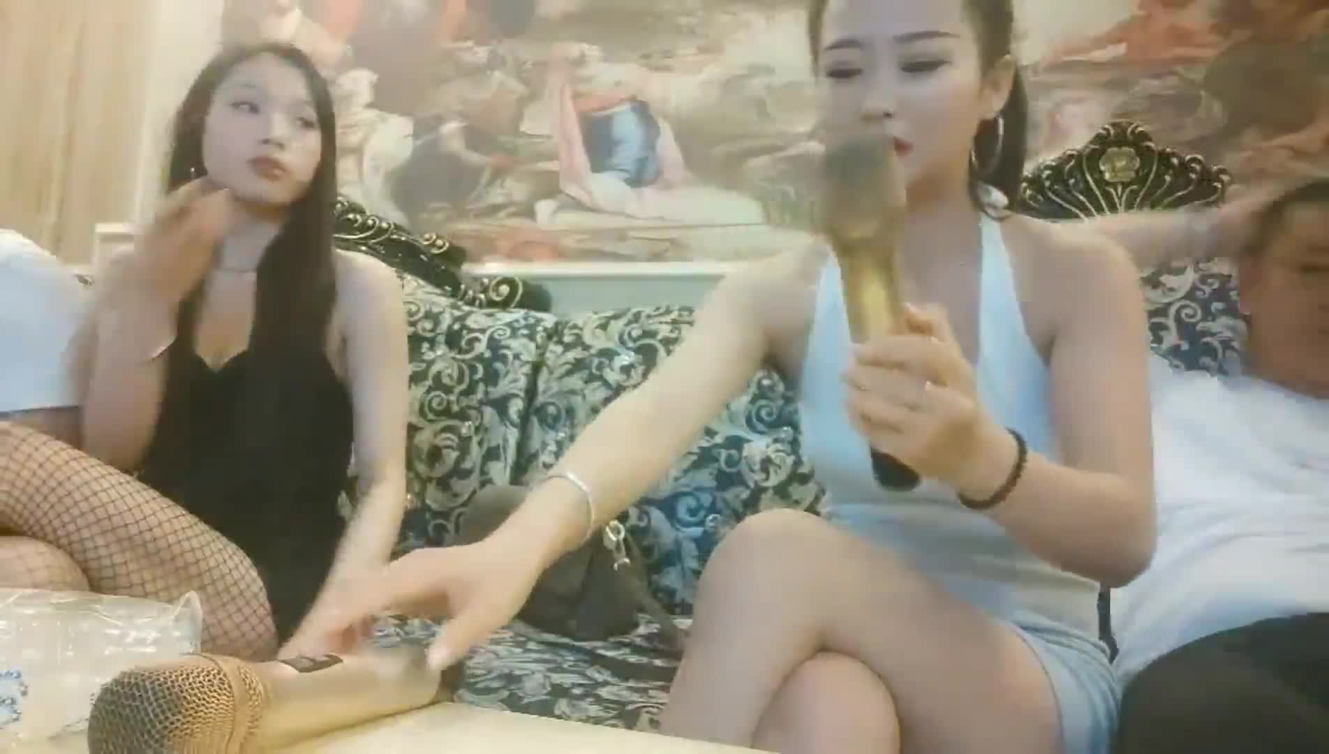 【歌厅探花】午夜团队全线出击，返场极品小少妇，淫乱4P包间，灯红酒绿歌声中浪叫阵阵点此查看更多