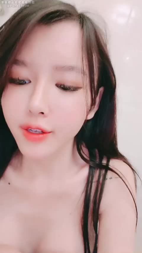 #道具足交黑丝美腿高跟鞋，浴室地上足交点此查看更多