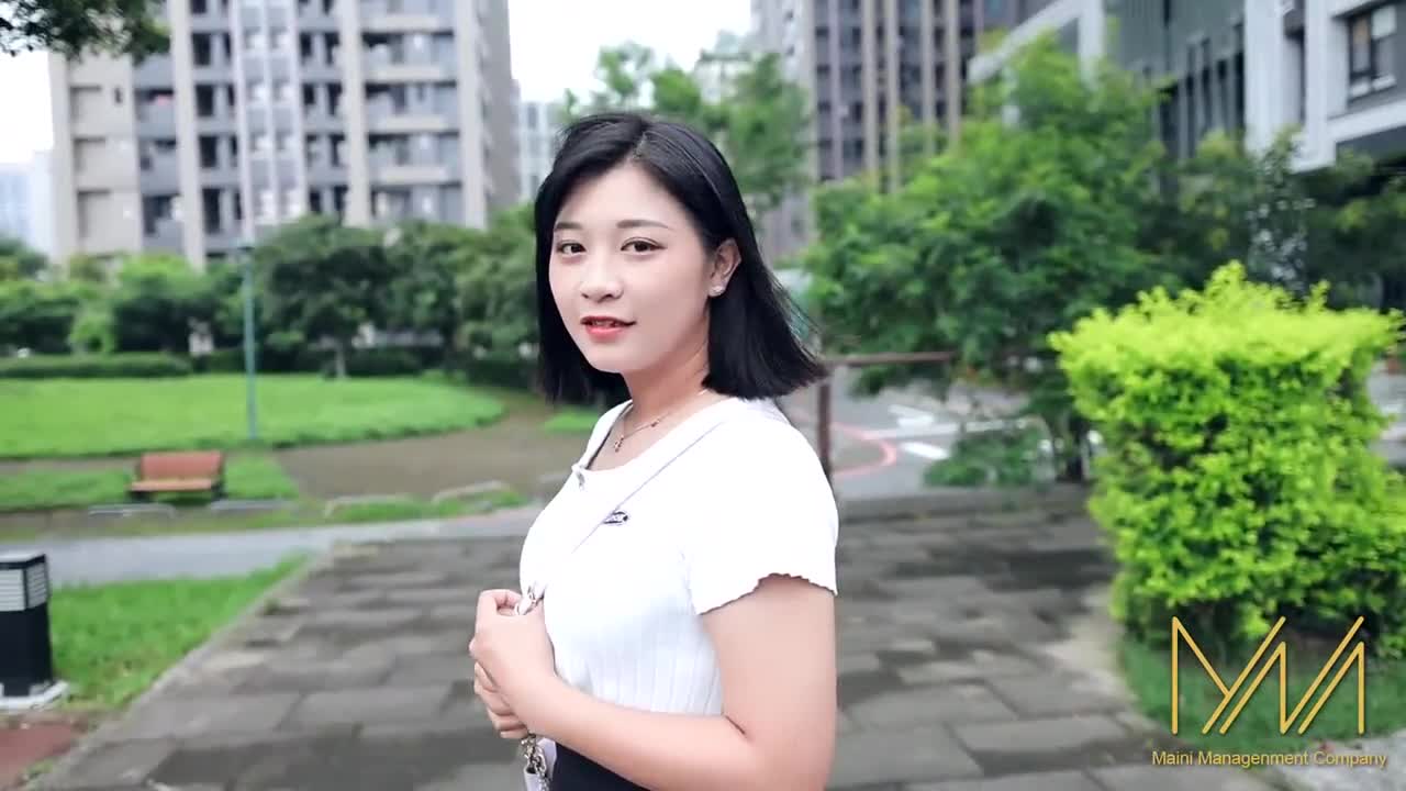 #李薇薇 #麦尼传媒青春无敌女大生拍写真, 竟遇到变态摄影师, 诱拐裸体拍摄性爱影片