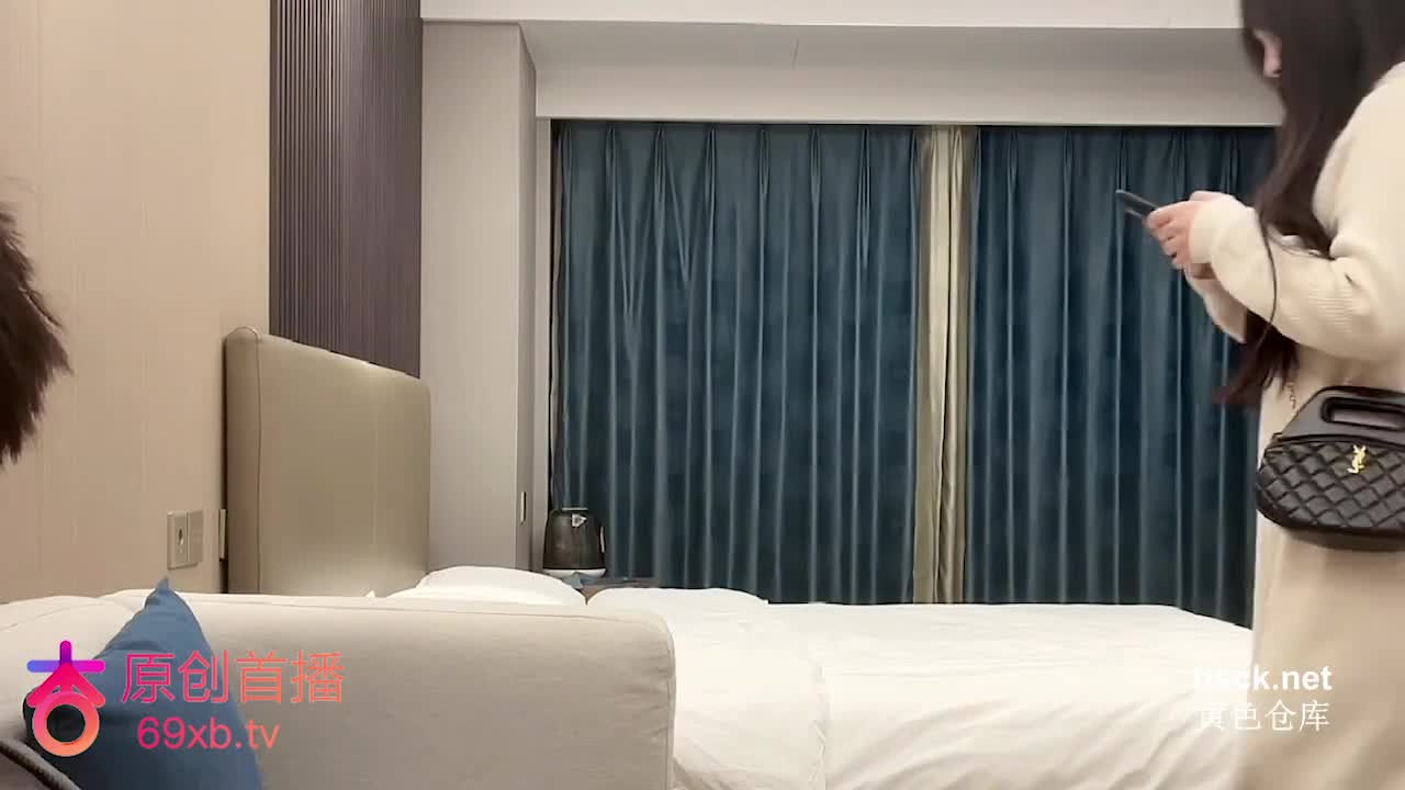 杏吧鬼脚七5 - 极品蜜桃肥臀学妹兼职外围, 水润多汁手感级棒