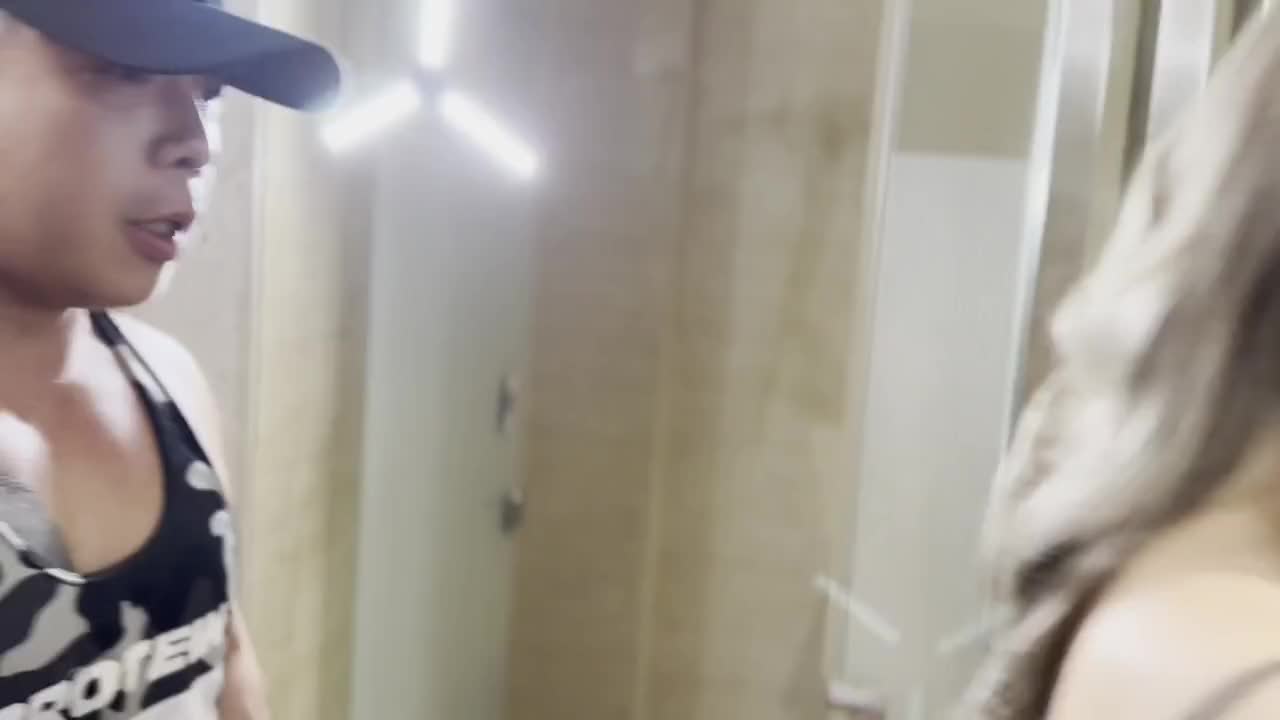#樱樱Sakura独居少妇 寂寞难耐骚气美少妇硬上筋肉猛男水电工, 我下面一直漏水, 你会修吗?