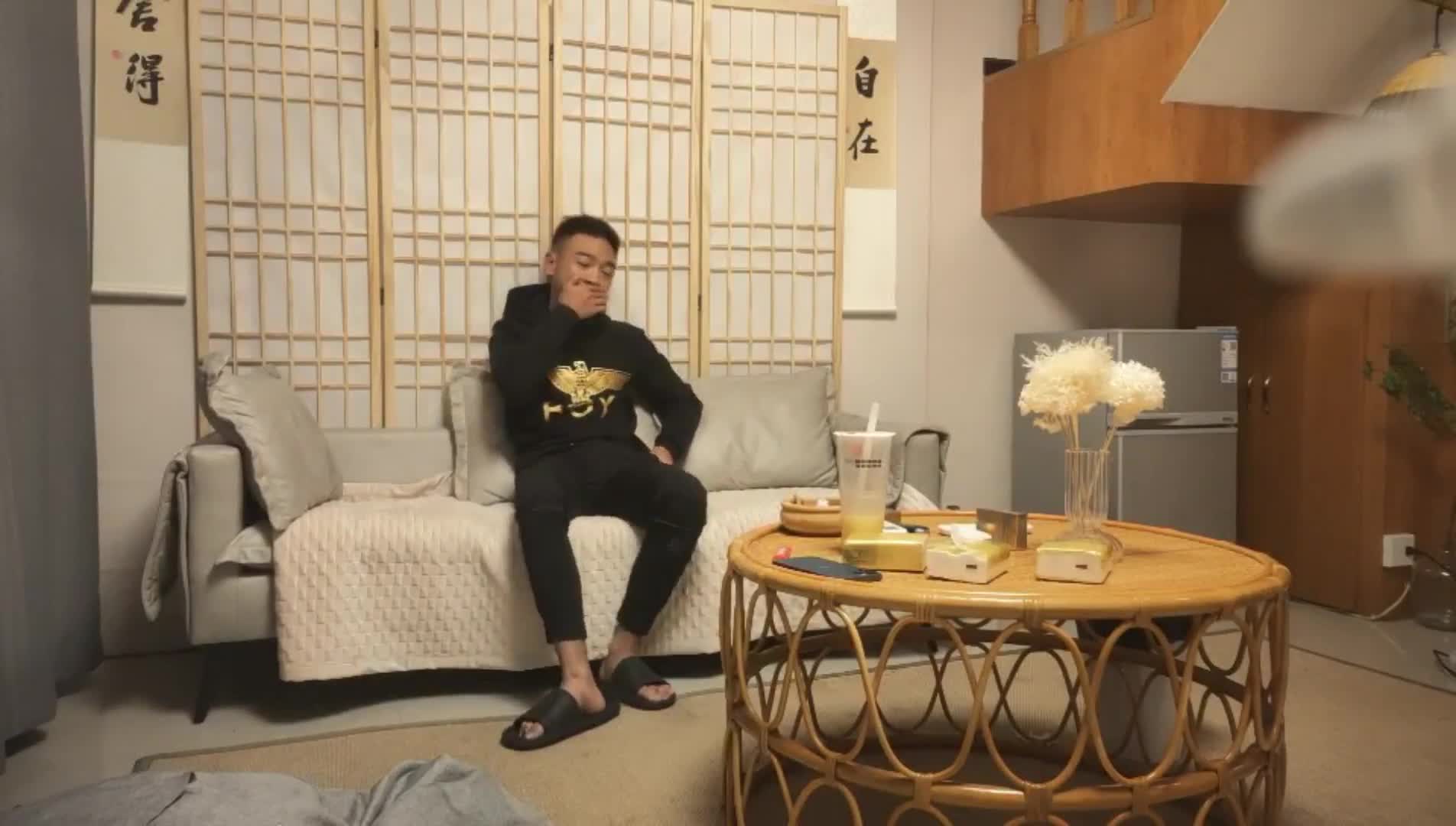 [ #锤子探花] 花臂纹身骚货, 要在沙发上操, 手指扣穴调情, 正入一顿输出