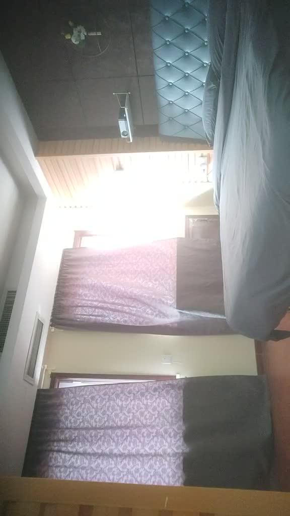 两对夫妻换妻活动, 绿帽老公全程拿着相机拍摄, 身材微胖的人妻玩的比较开, 全程无套暴操, 菊花也被开了「远镜版」 #淫妻绿帽 #群P #换妻 #国产