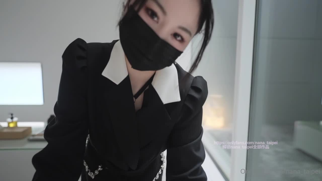 #onlyfans 白虎网红小姐姐nana 房产经纪人的情趣内衣 吊带黑丝内射