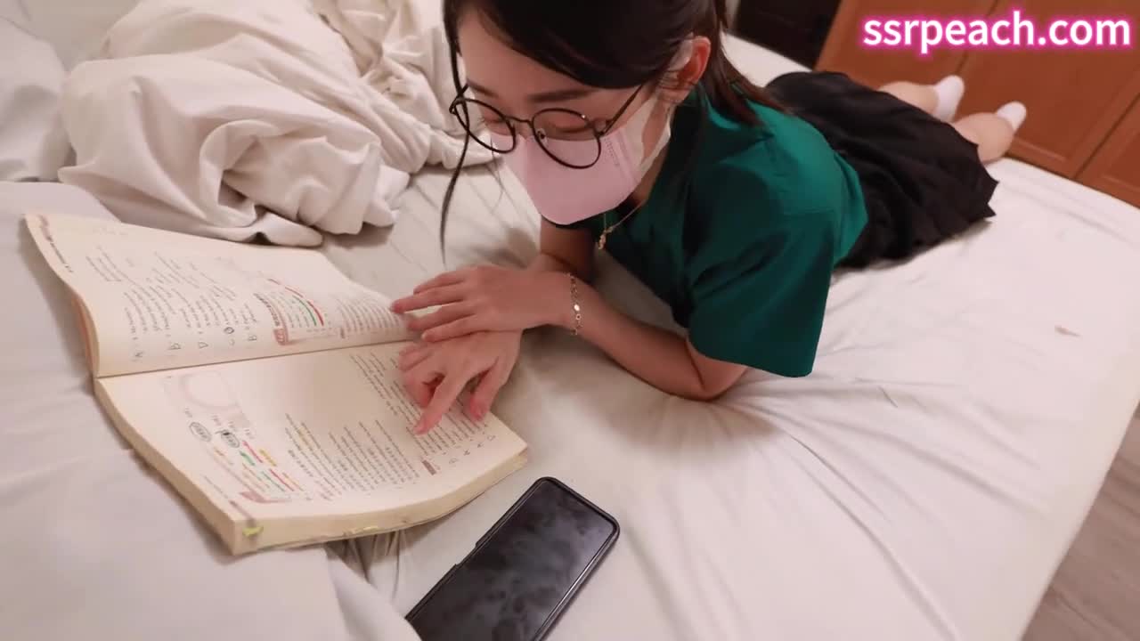 #ssrpeach #Ellie北一女中的学生, 拥有令人难以想像的升学压力, 不管在什么情况下, 都得善用时间念书